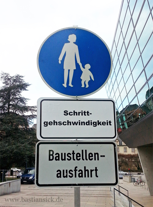 Schrittgehschwindigkeit ( Darmstadt, am Kongresszentrum) von Christine Busch 12.02.2014 WZ_wbNibSxF_f.jpg
